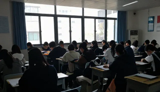 提示词结构在提示词案例中的实际应用分析